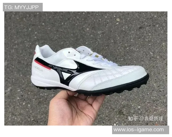 探索热带雨林足球鞋的独特设计与性能优势助力球员在湿滑环境中驰骋球场